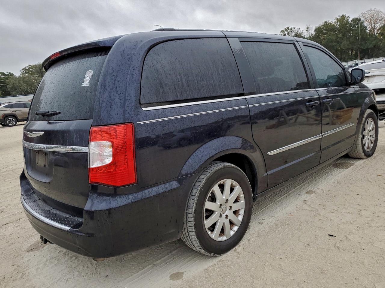 CHRYSLER TOWN & COUNTRY TOURING L