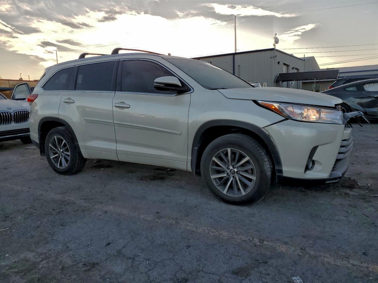 TOYOTA HIGHLANDER SE