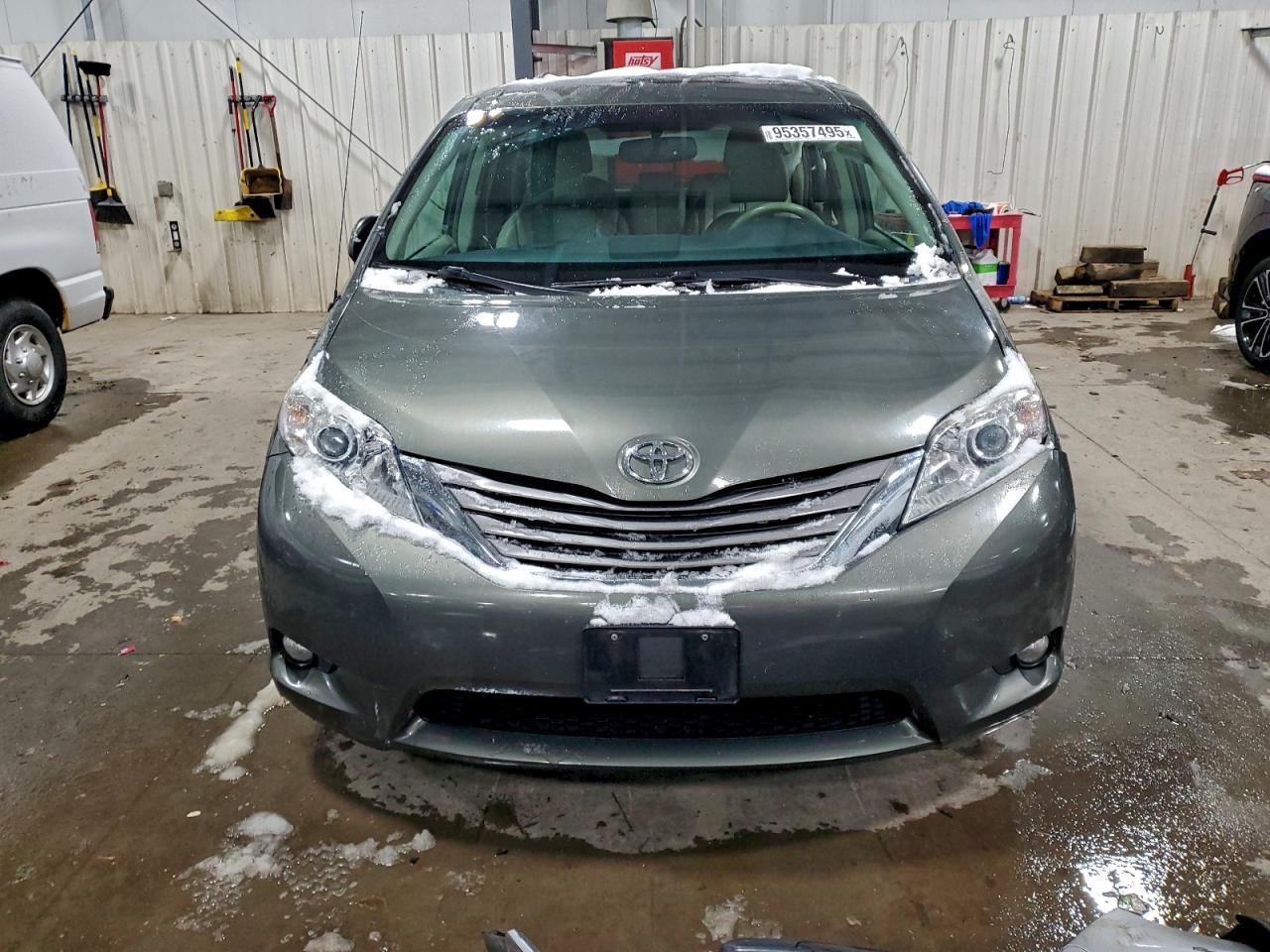 TOYOTA SIENNA XLE