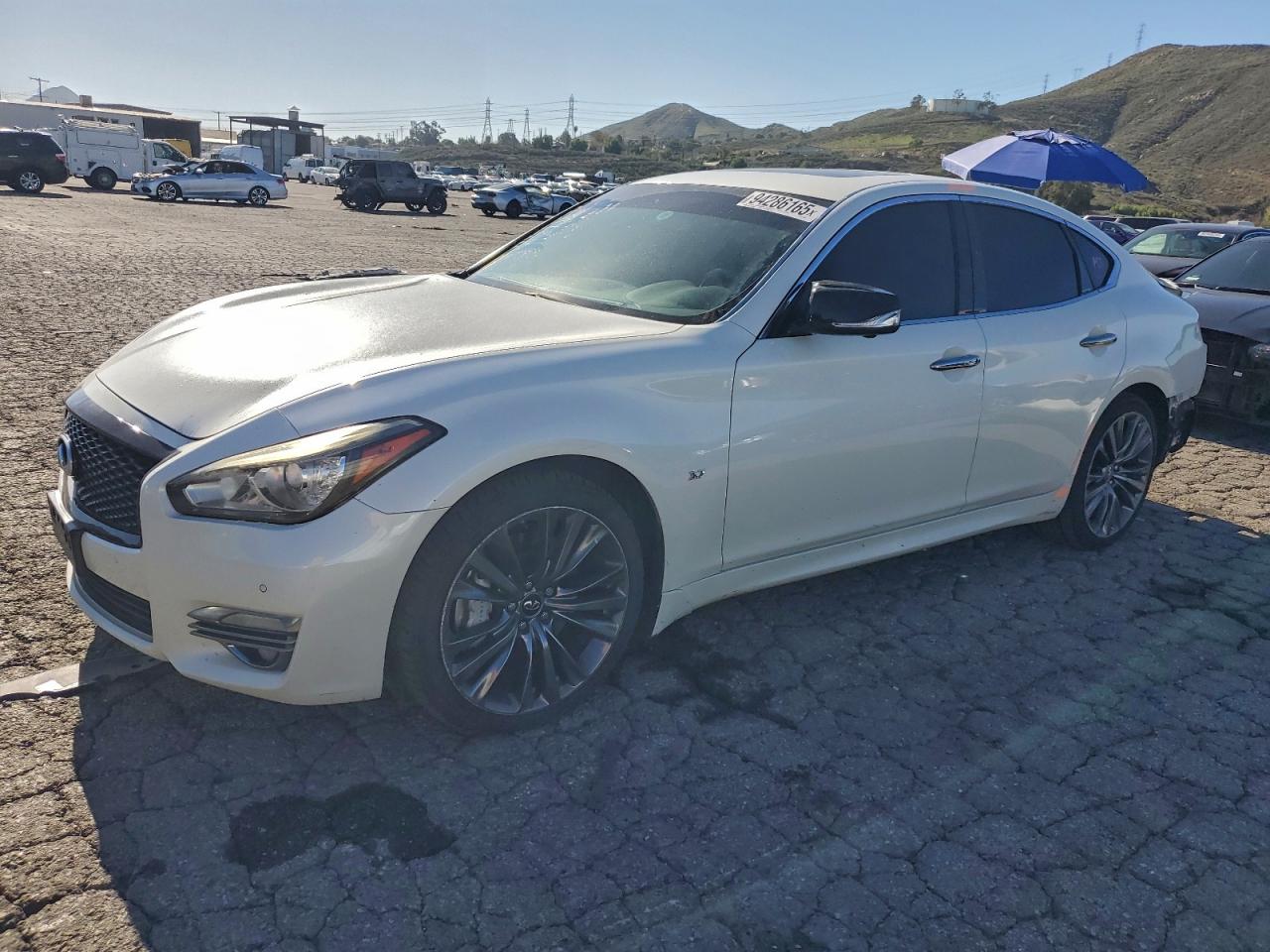 INFINITI Q70 3.7