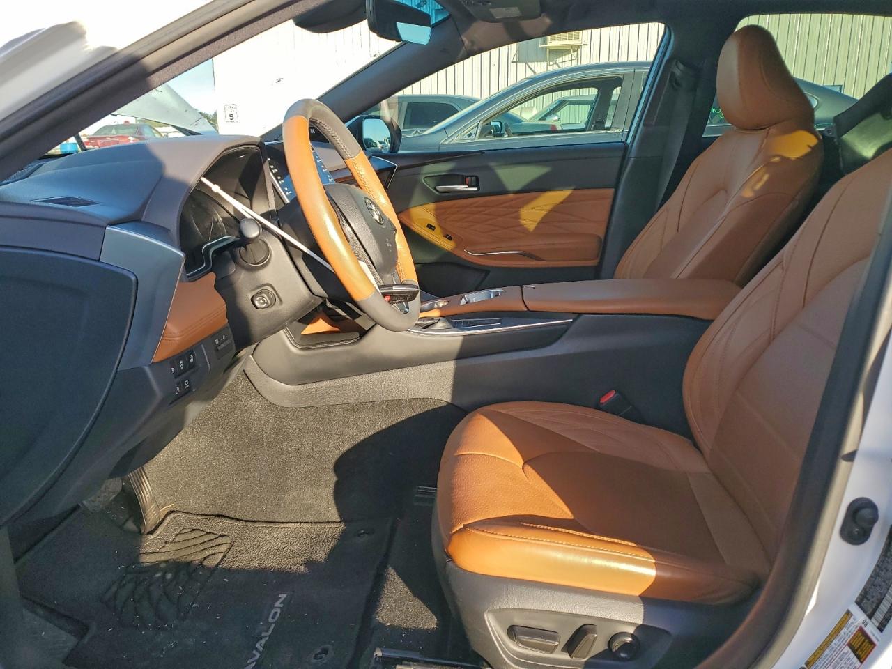 Lot #3311838185 2019 TOYOTA AVALON XLE