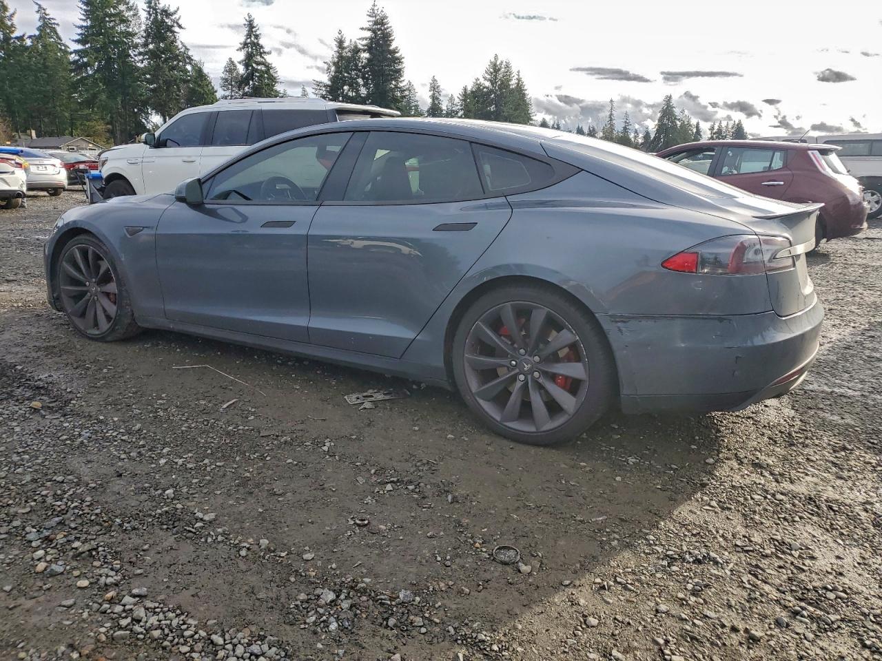 Lot #3317077016 2013 TESLA MODEL S