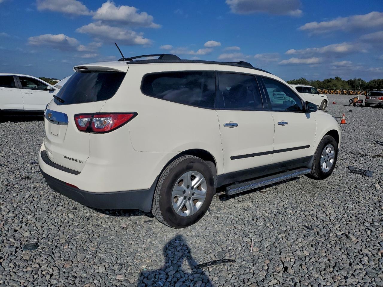 CHEVROLET TRAVERSE LS