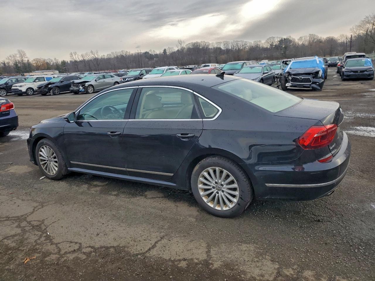 Lot #3304515518 2017 VOLKSWAGEN PASSAT SE