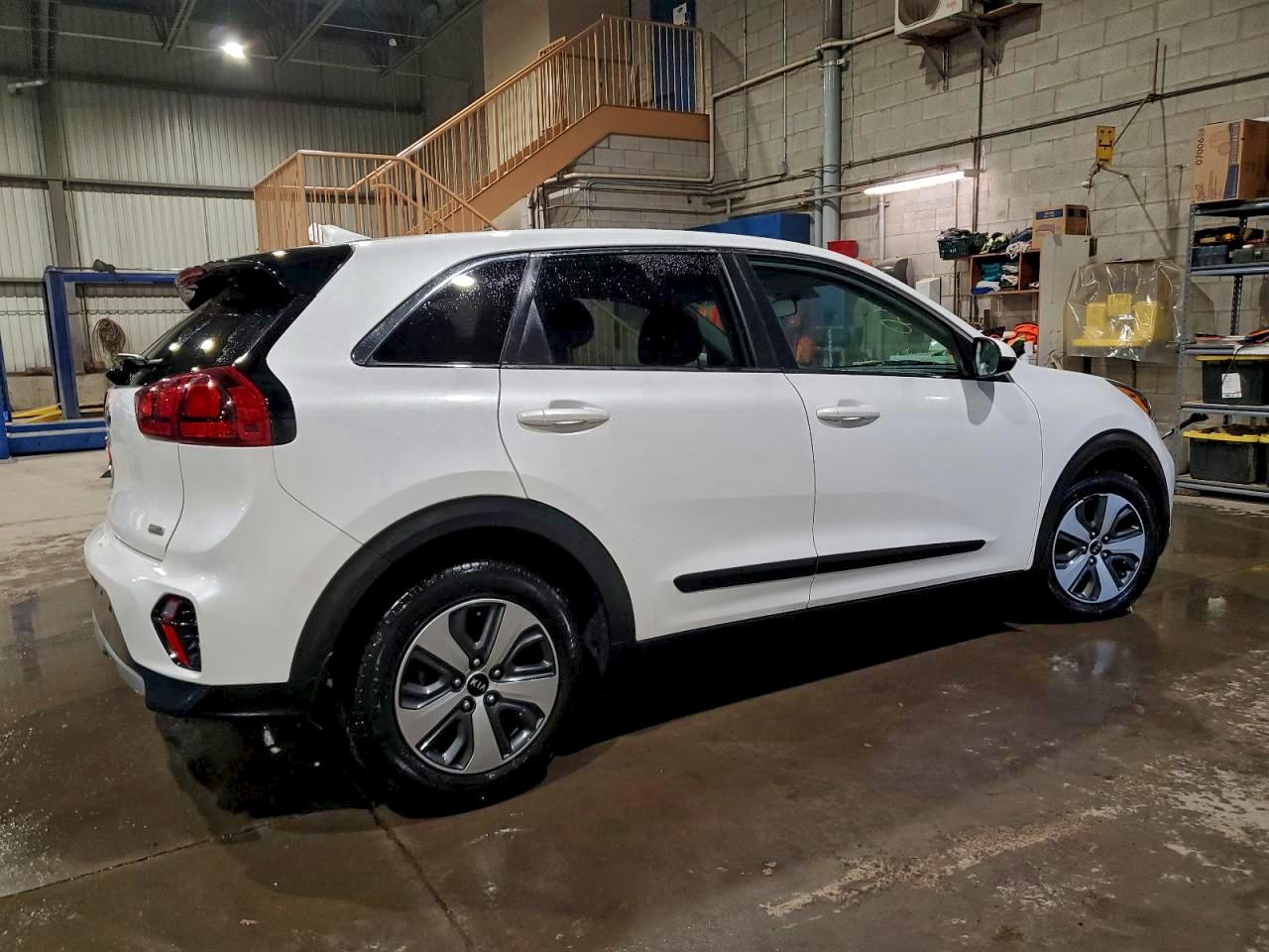 KIA NIRO LX