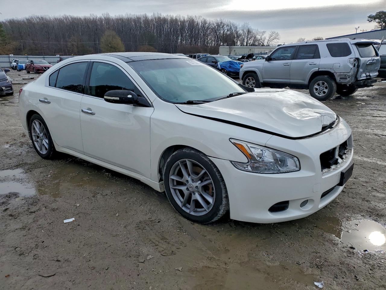 NISSAN MAXIMA S