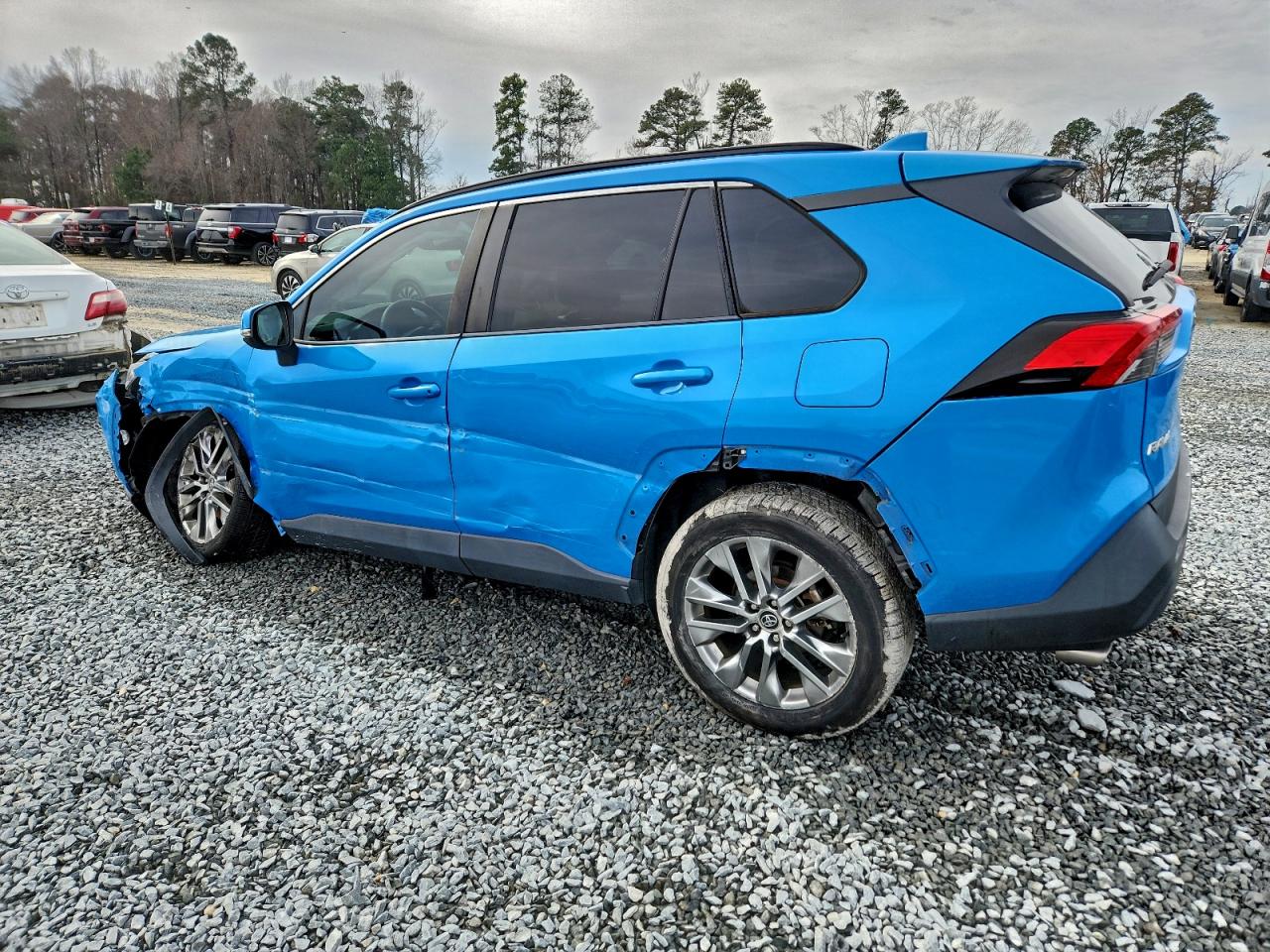 TOYOTA RAV4 XLE PREMIUM