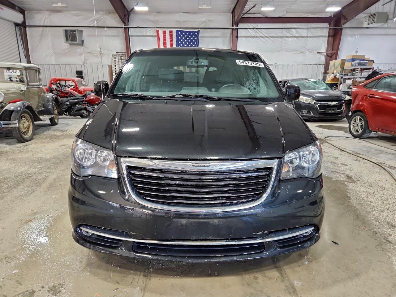 CHRYSLER TOWN & COUNTRY S
