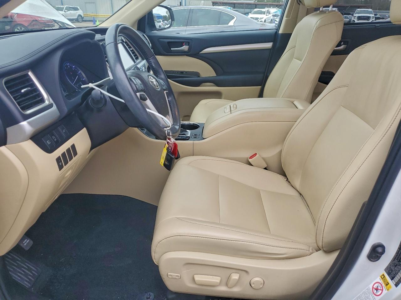 TOYOTA HIGHLANDER SE