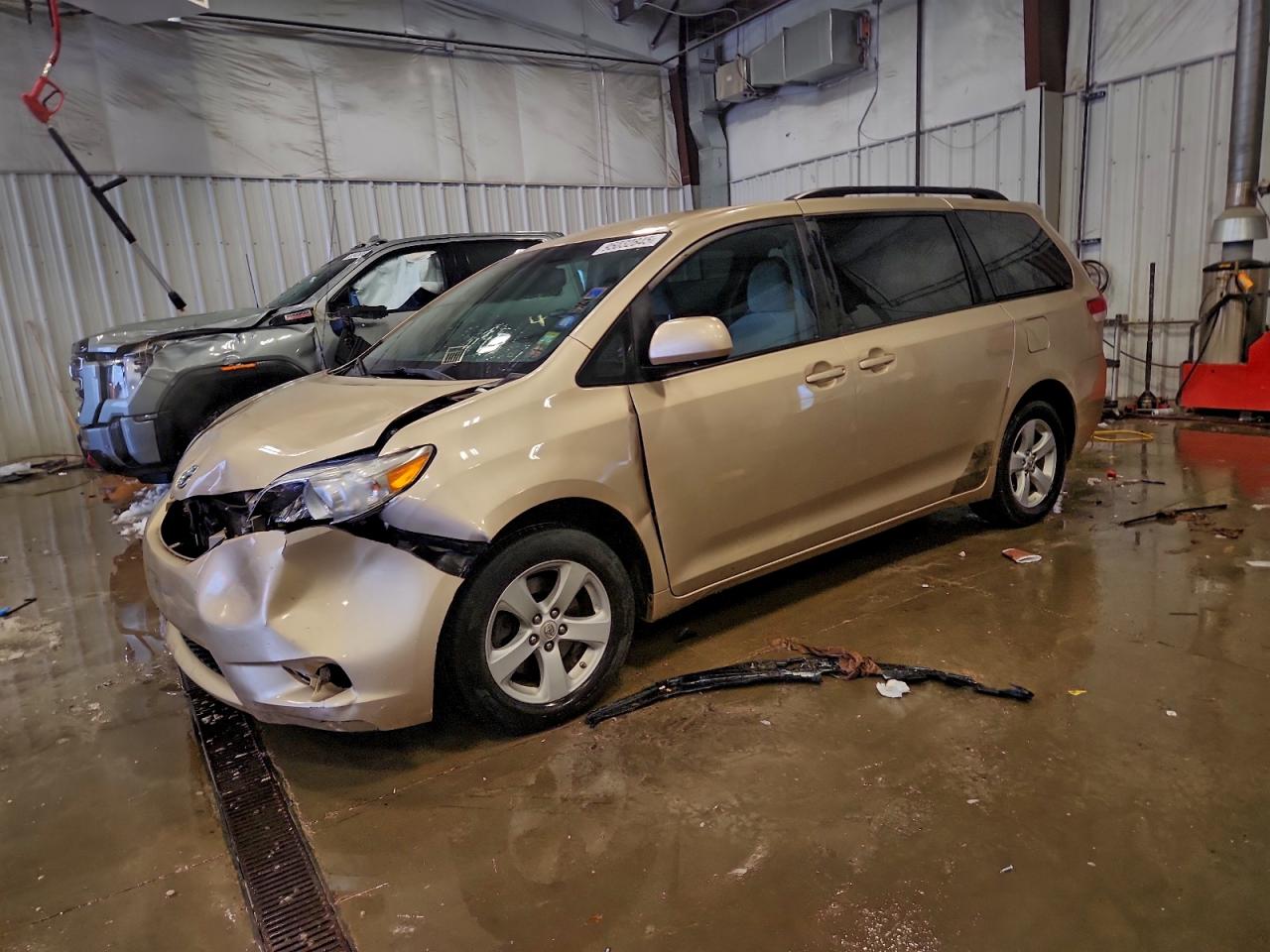 Lot #3316022805 2011 TOYOTA SIENNA BAS