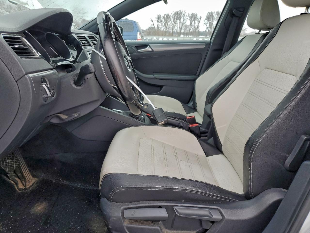 Lot #3315859167 2016 VOLKSWAGEN JETTA SPOR