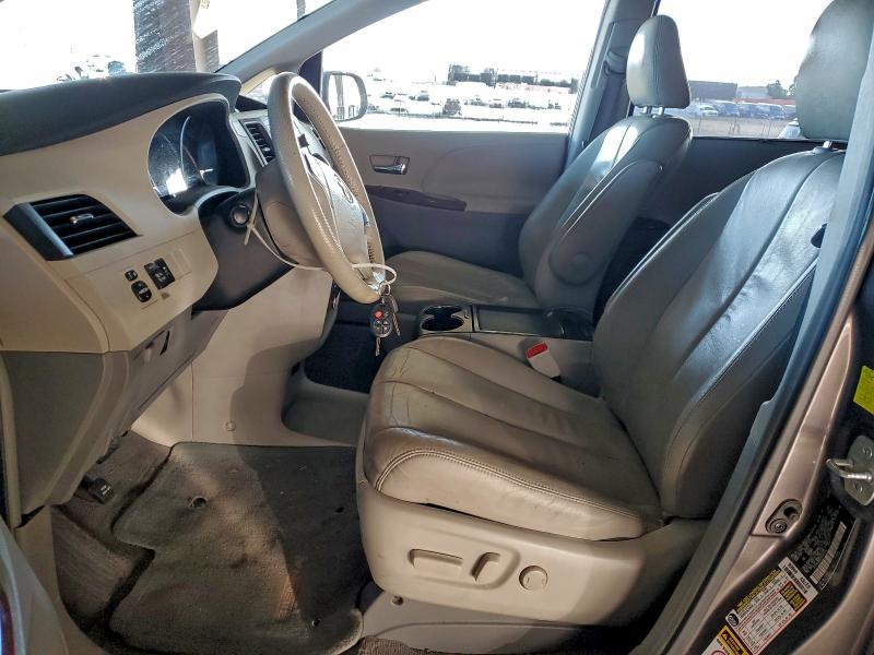 2011 TOYOTA SIENNA XLE #3308484274