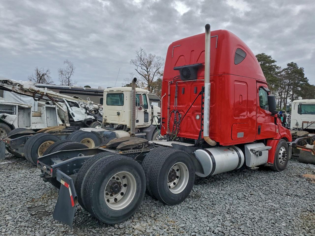 Lot #3319225706 2020 FREIGHTLINER CASCADIA 1