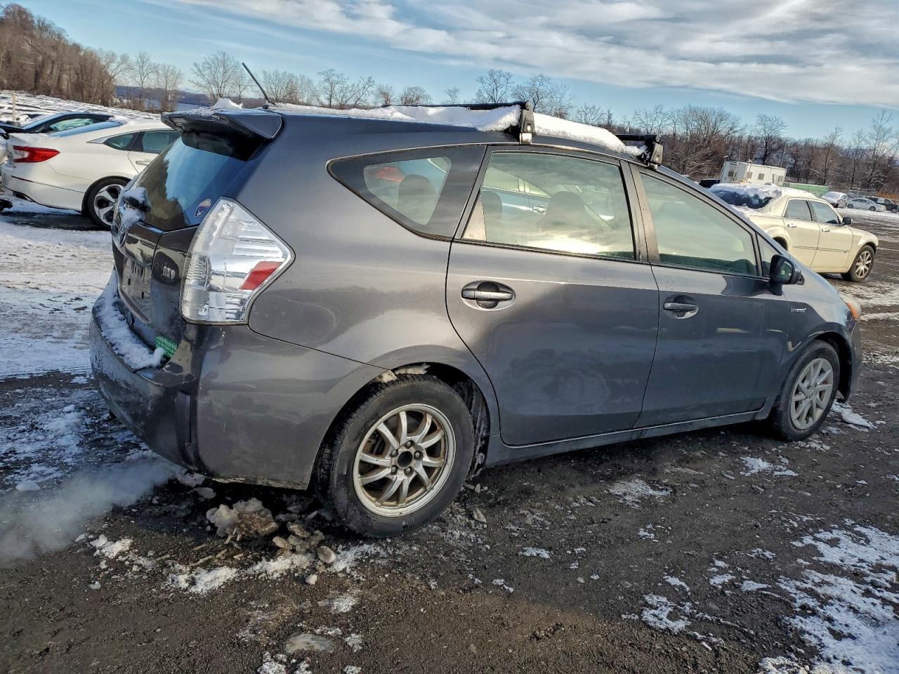 TOYOTA PRIUS V