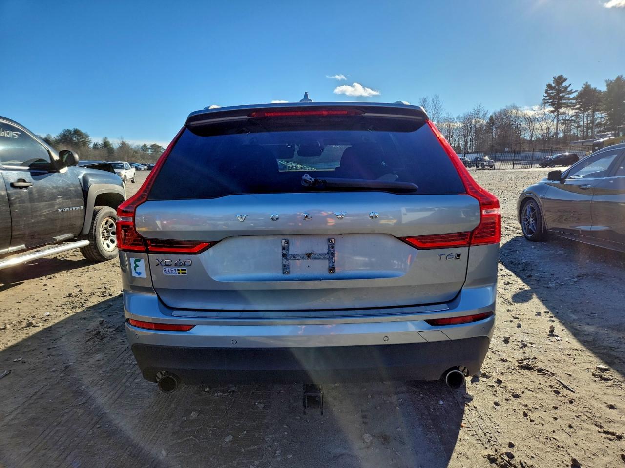 VOLVO XC60 T6 MOMENTUM