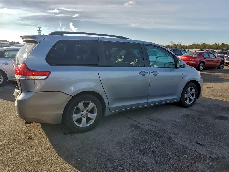 2014 TOYOTA SIENNA LE #3312586171