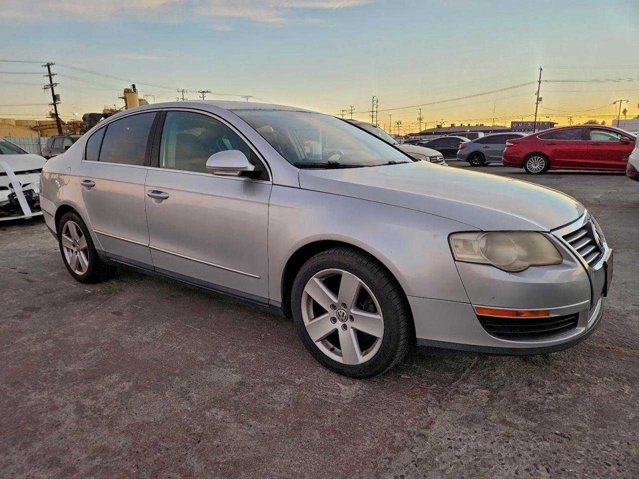 Lot #3318972946 2008 VOLKSWAGEN PASSAT KOM