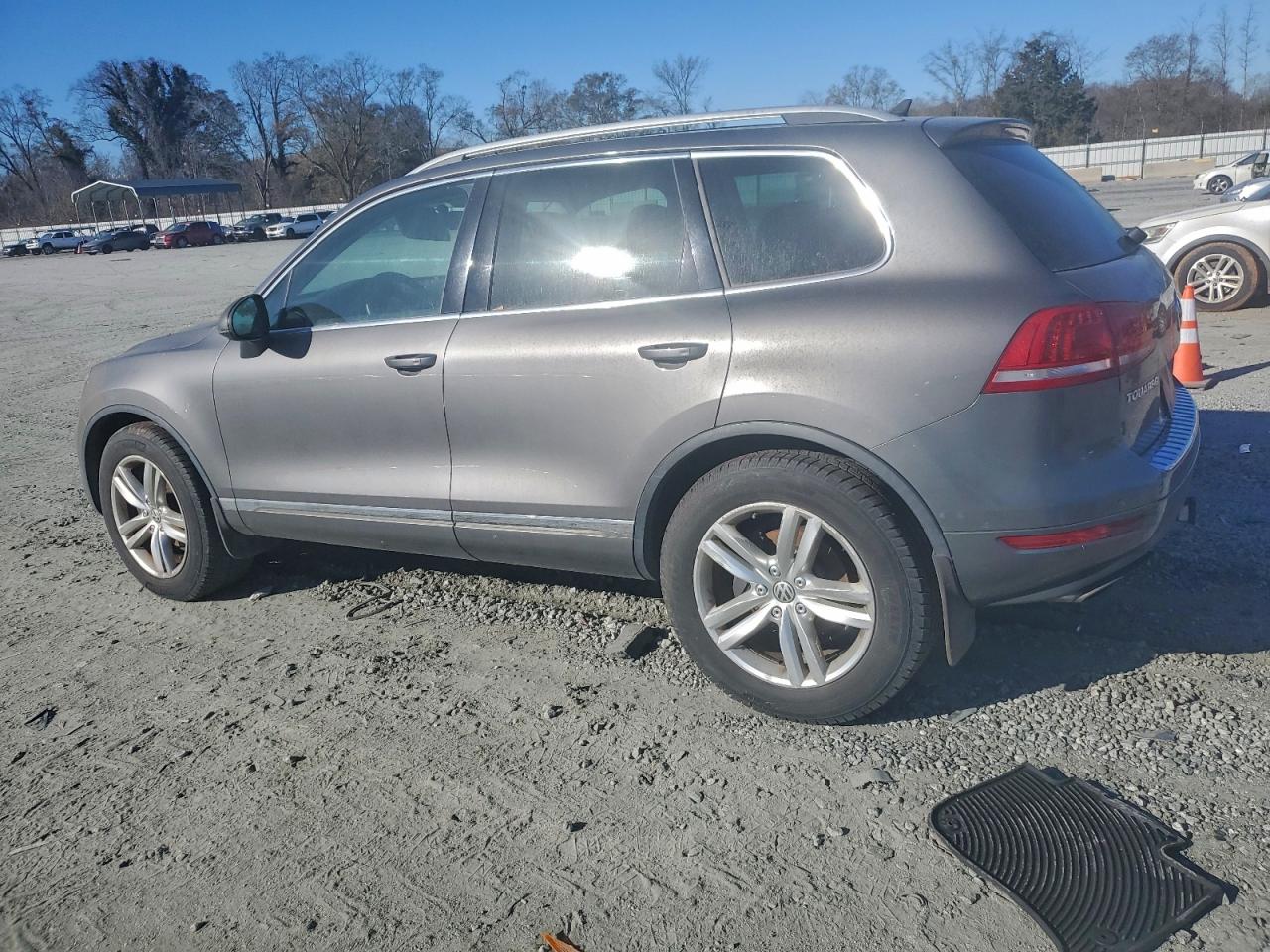 Lot #3315974093 2014 VOLKSWAGEN TOUAREG V6
