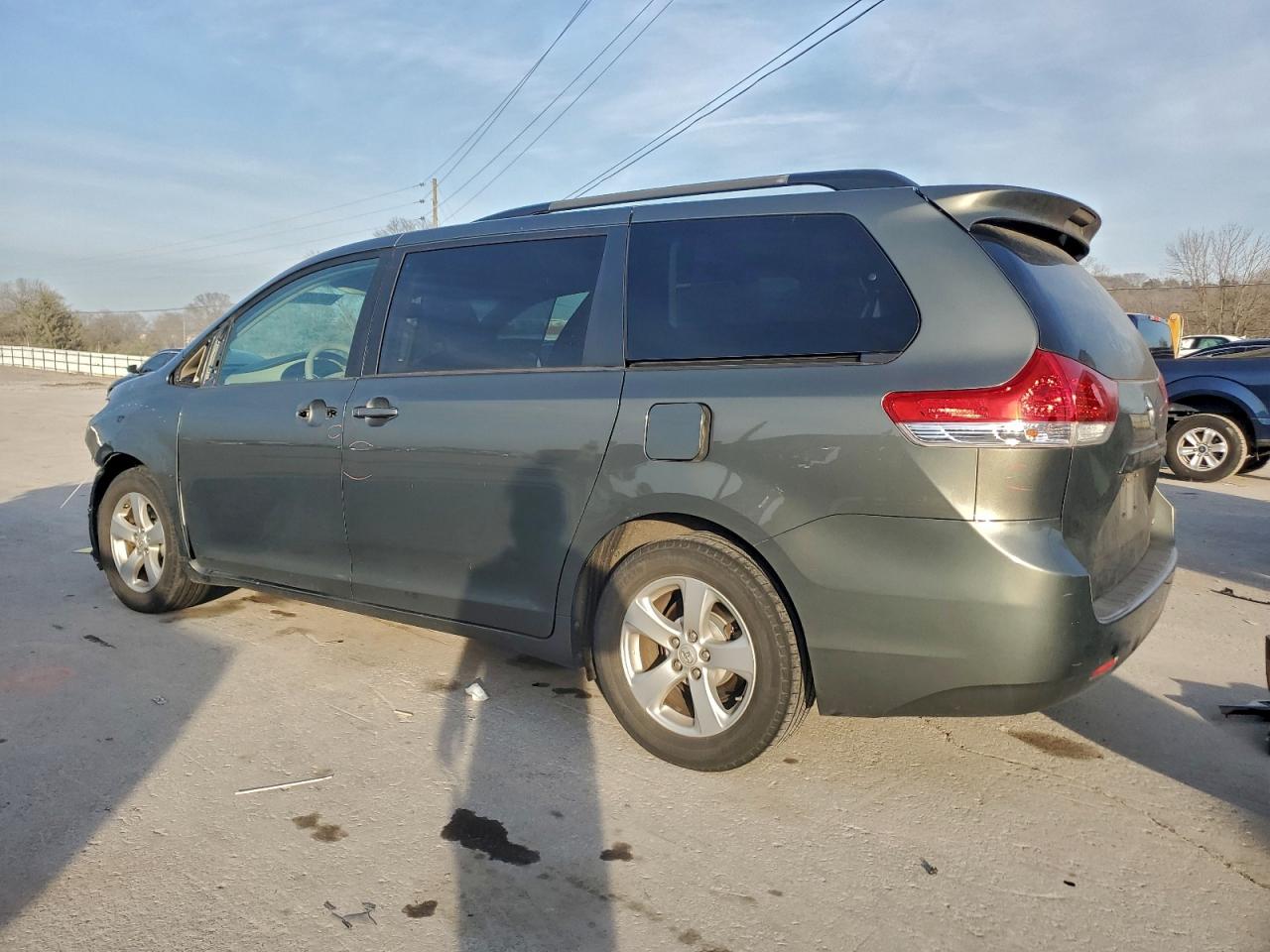 Lot #3315918123 2014 TOYOTA SIENNA LE