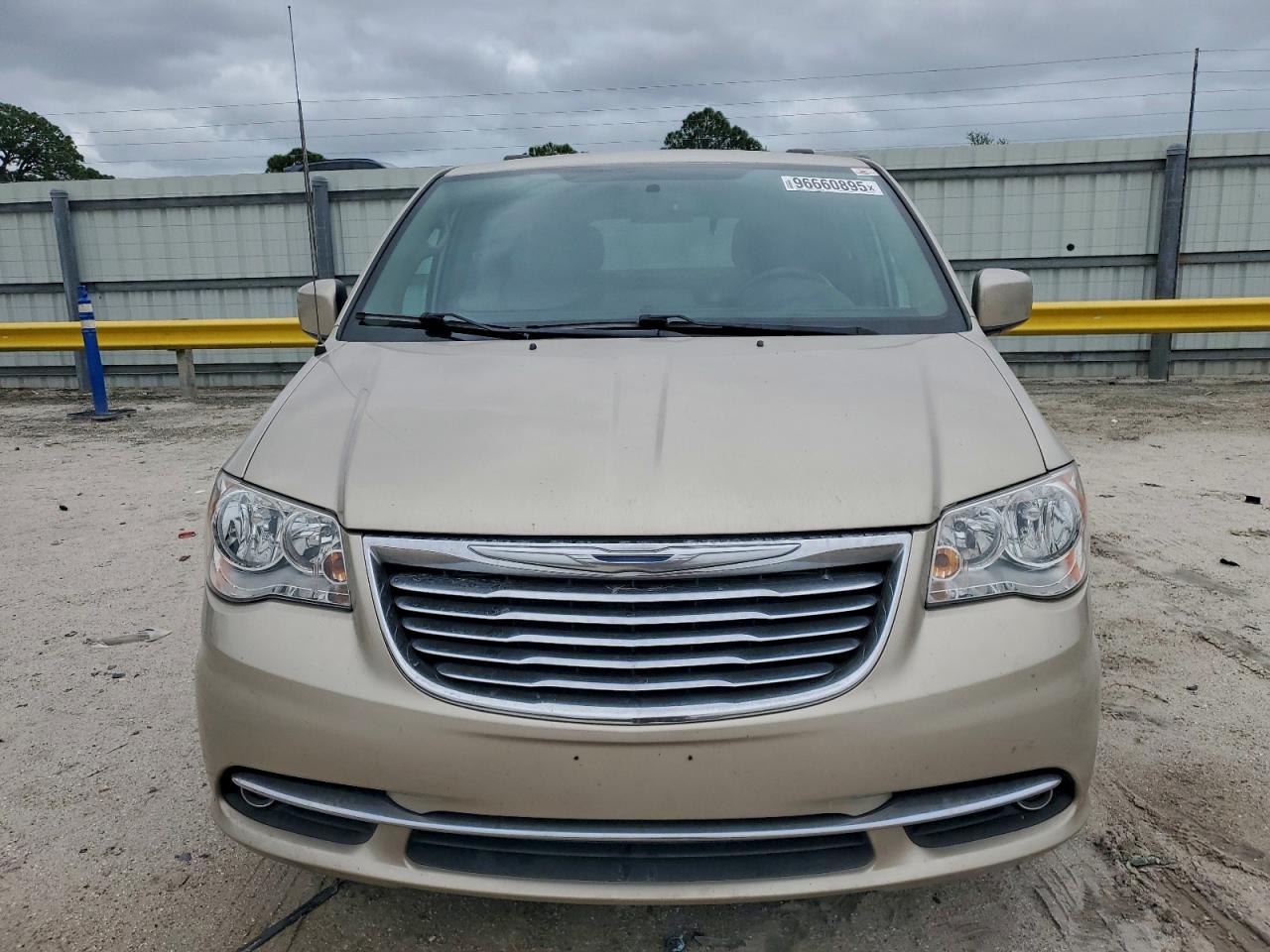 Lot #3317916944 2015 CHRYSLER TOWN & COU