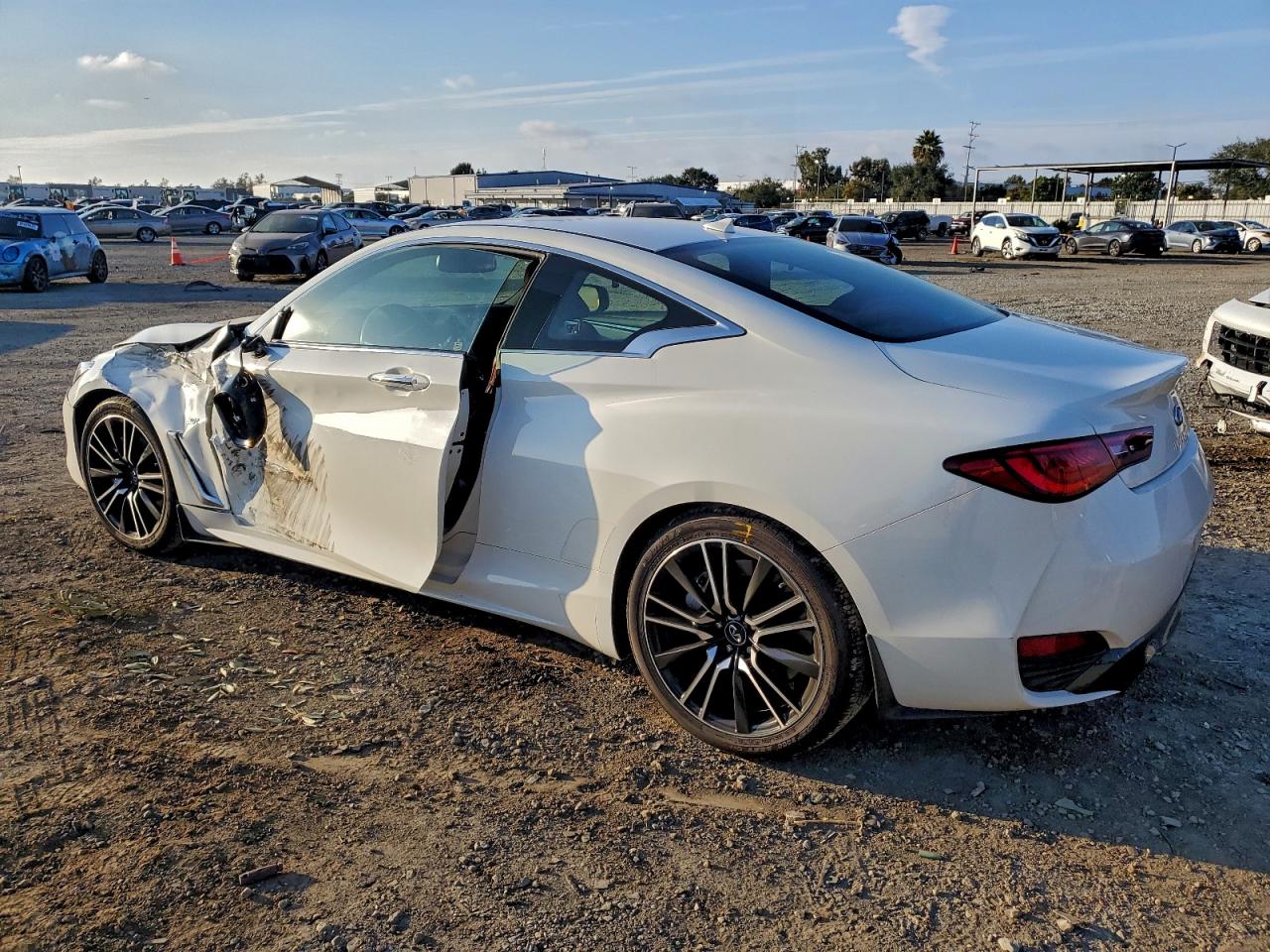 INFINITI Q60 LUXE 300