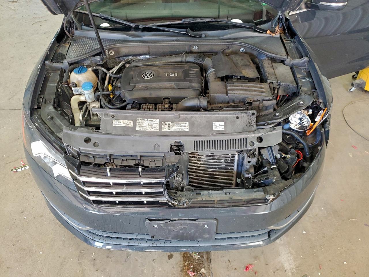 VOLKSWAGEN PASSAT SE