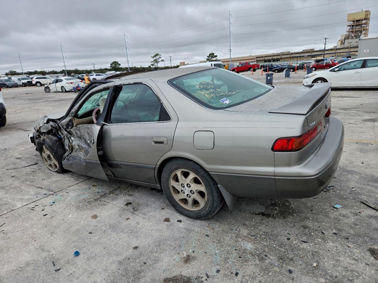 Lot #3311667297 1999 TOYOTA CAMRY LE