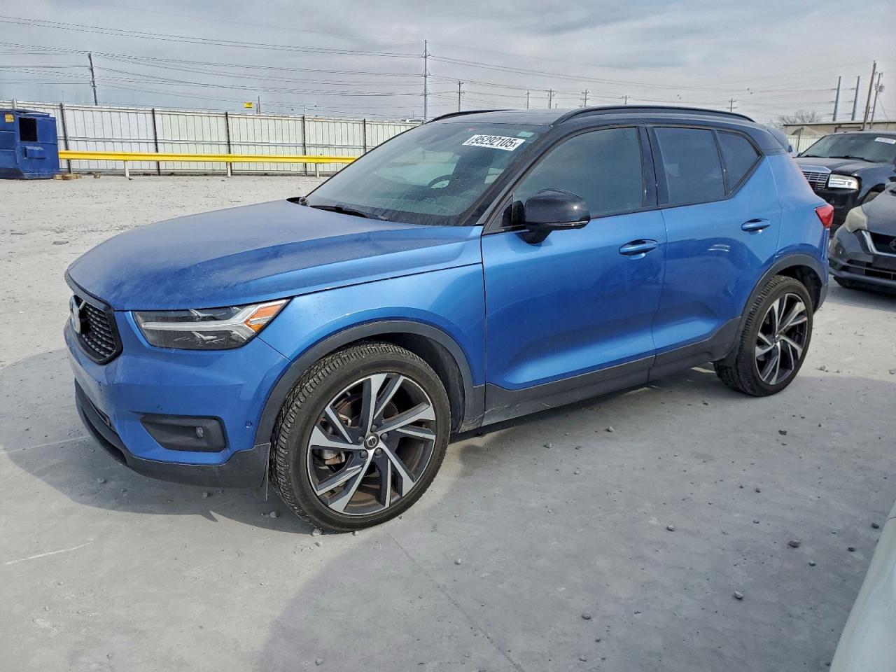 VOLVO XC40 T5 MOMENTUM