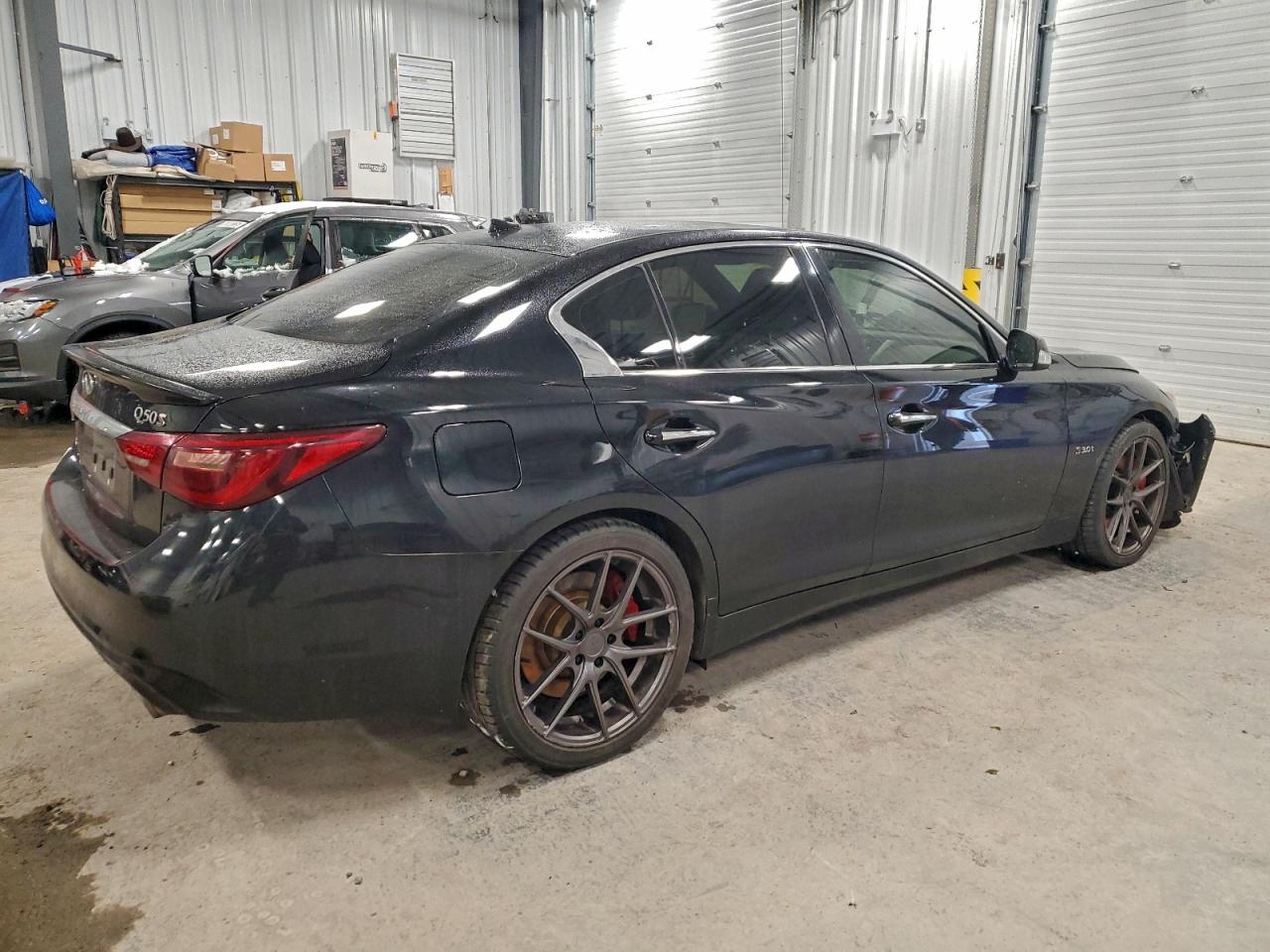 INFINITI Q50 RED SPORT 400