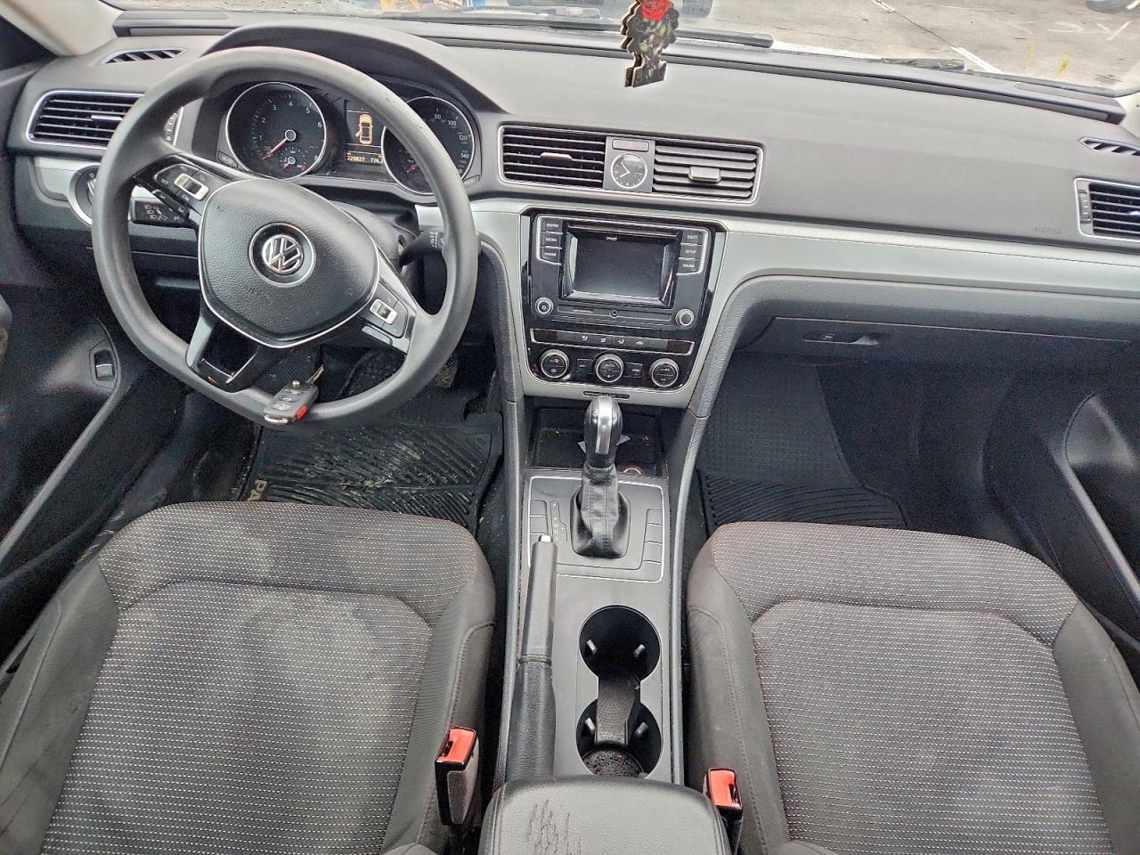 Lot #3316094278 2016 VOLKSWAGEN PASSAT S