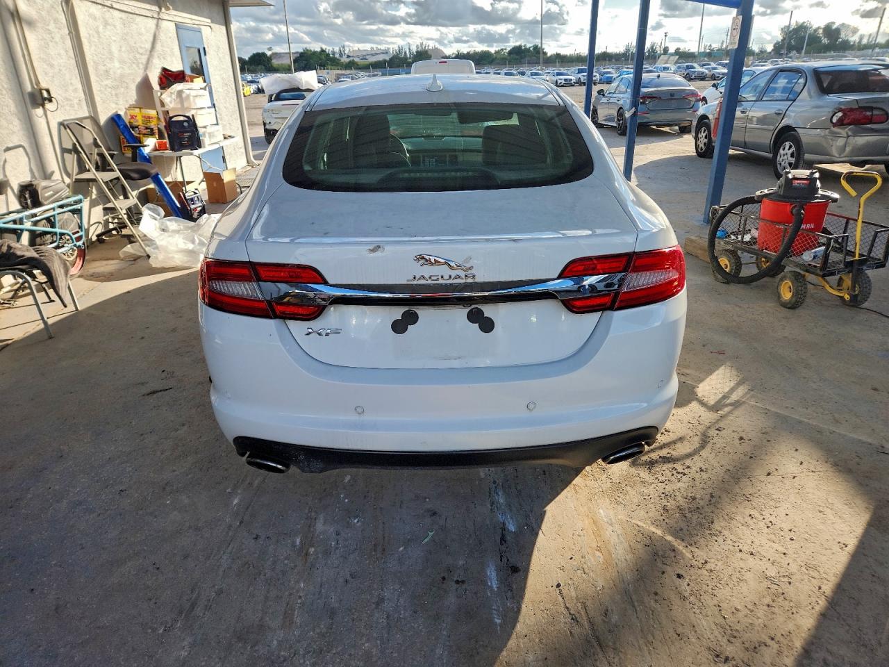 JAGUAR XF 2.0T PREMIUM