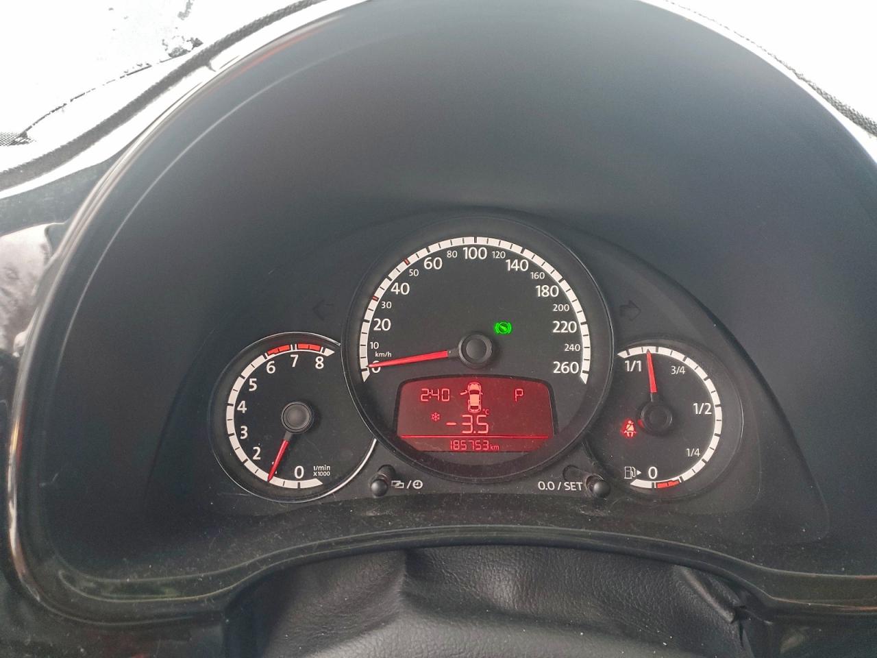 VOLKSWAGEN BEETLE SE