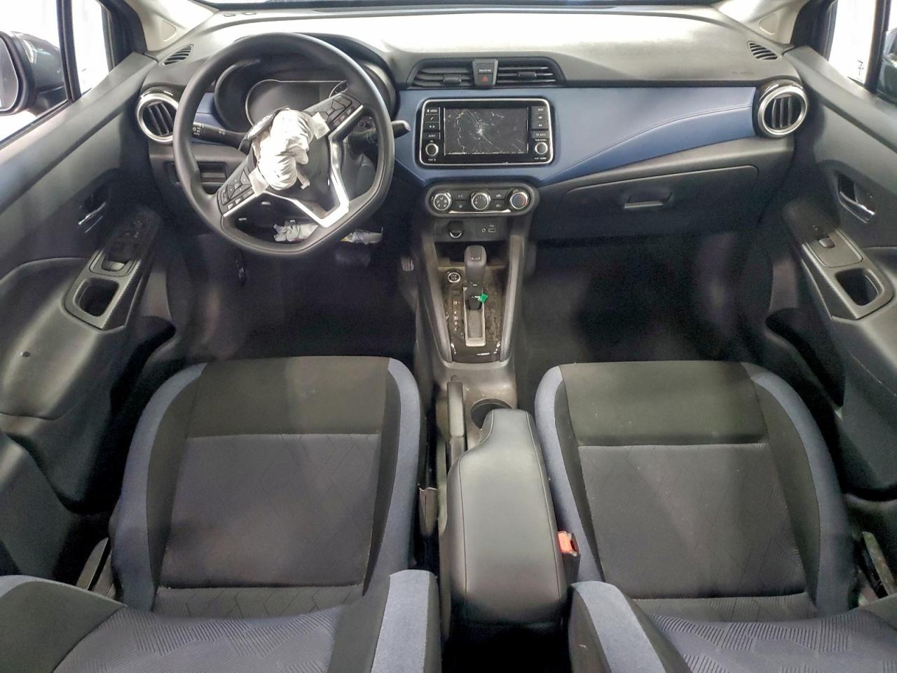 NISSAN VERSA SV
