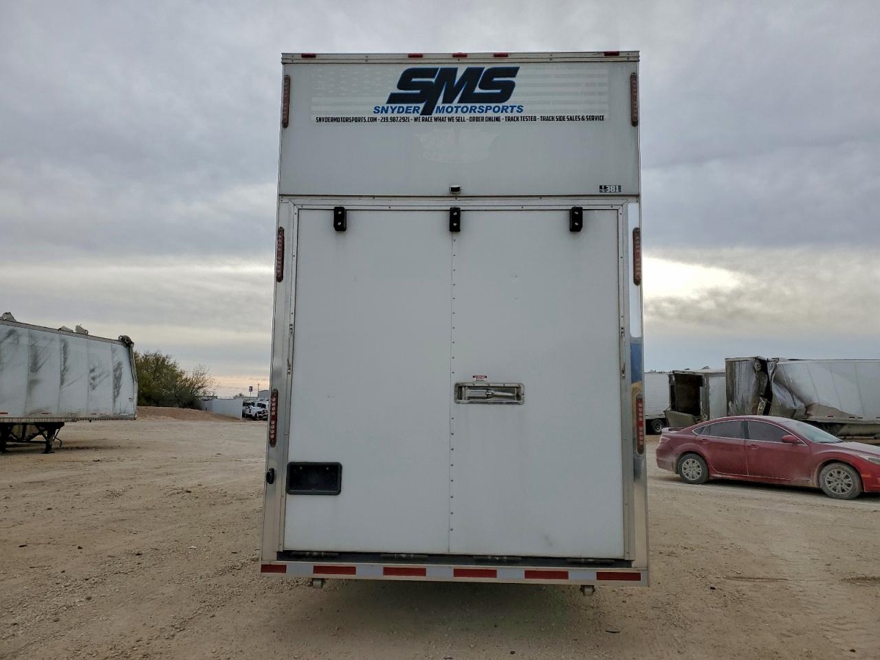 Lot #3315926106 2015 VINTAGE 34' TRAILER