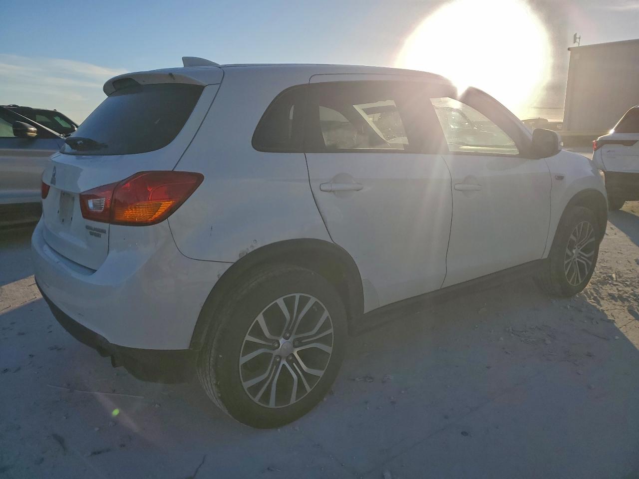 MITSUBISHI OUTLANDER ES