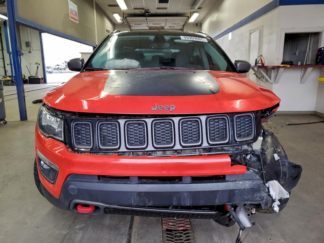 Lot #3309543564 2019 JEEP COMPASS TR