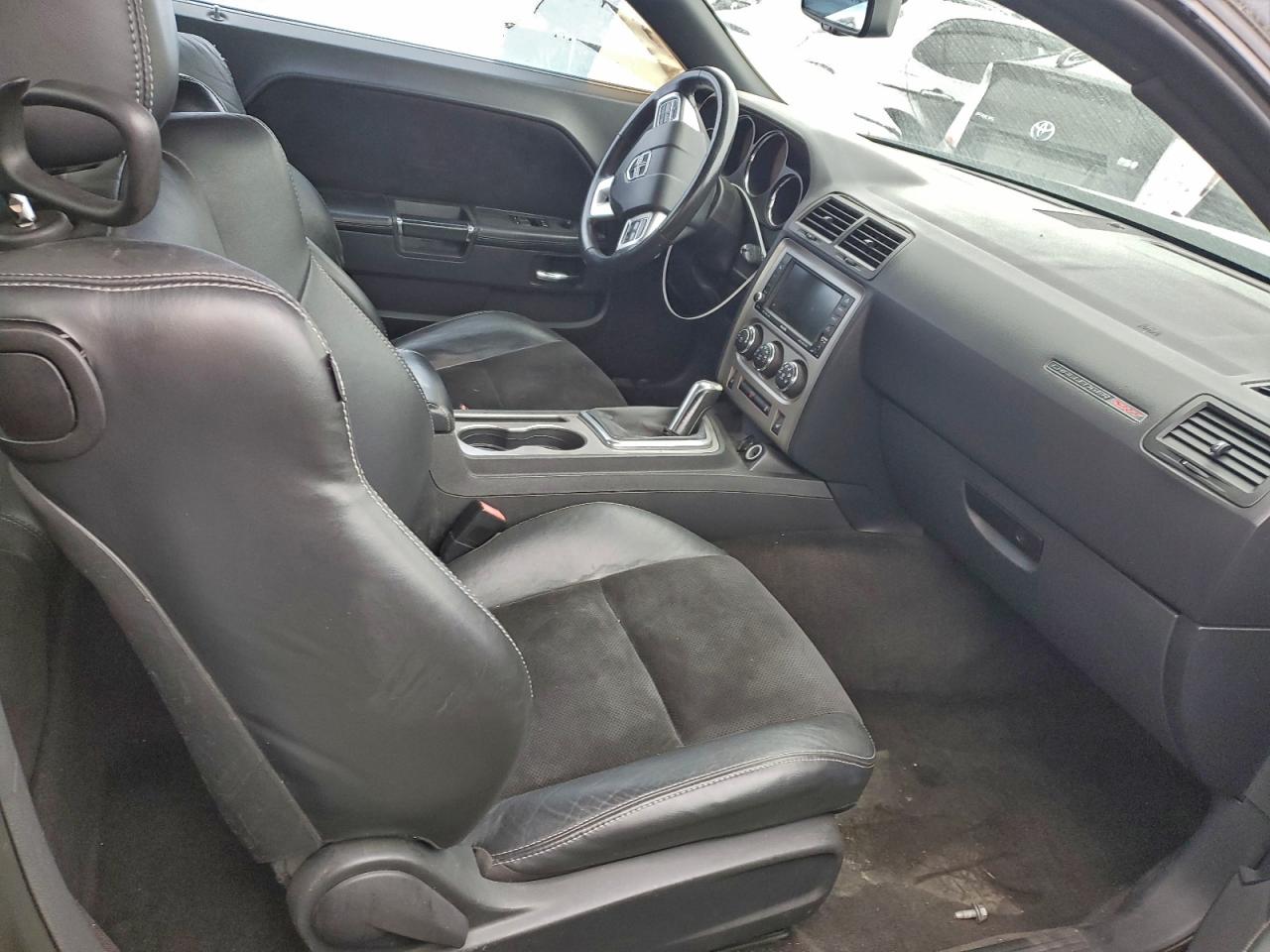 DODGE CHALLENGER SRT-8