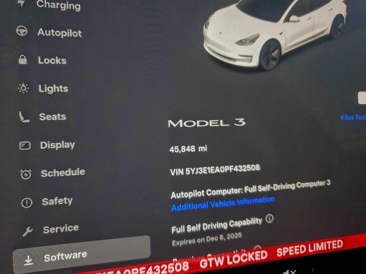 TESLA MODEL 3