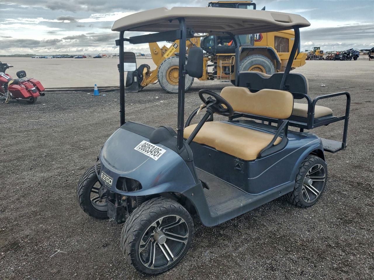Lot #3317832190 2017 EZGO GOLF CART