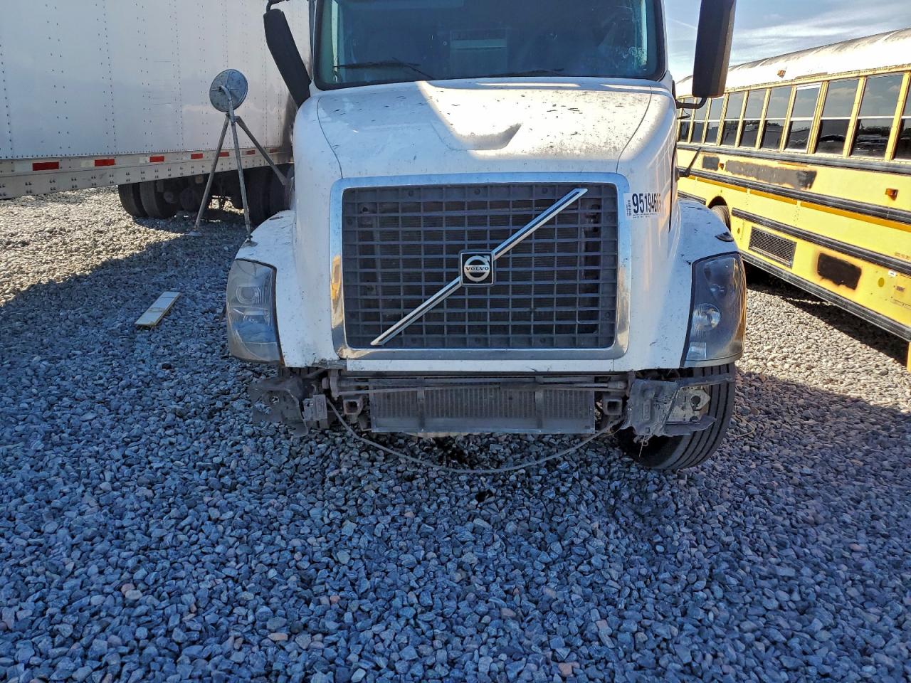 Lot #3311582796 2005 VOLVO VNL