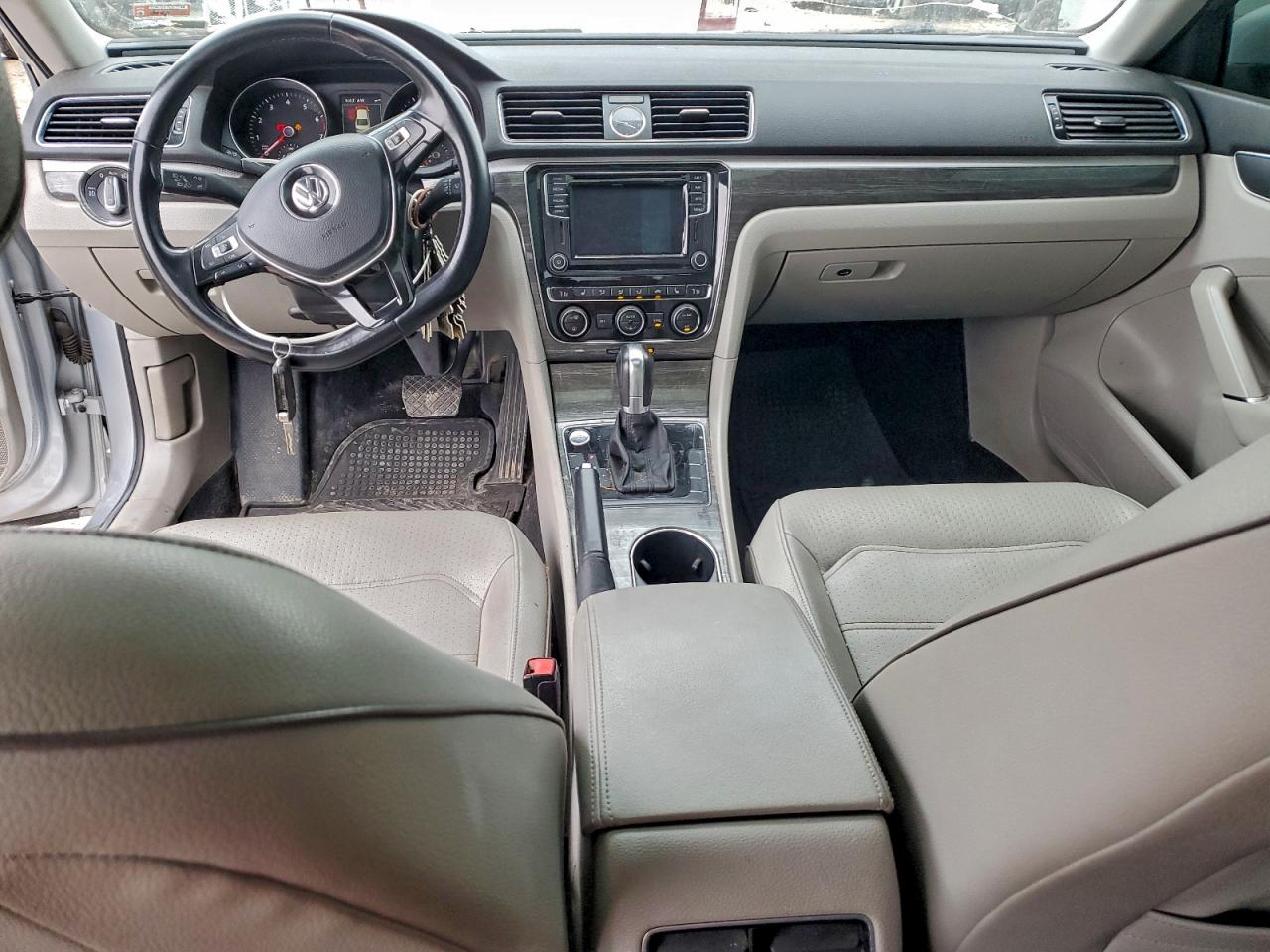 VOLKSWAGEN PASSAT SE