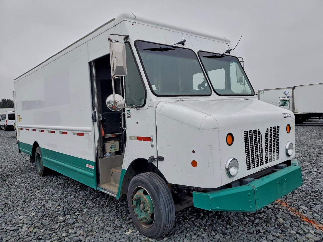 Lot #3318854060 2012 WORKHORSE CUSTOM CHASSIS COMMERCIAL