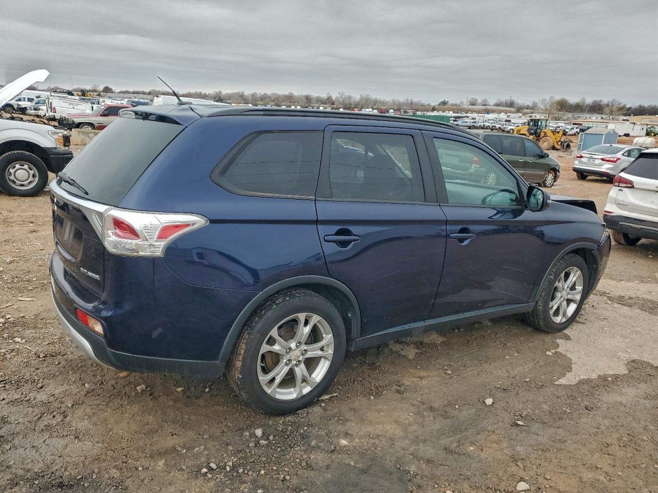 MITSUBISHI OUTLANDER SE
