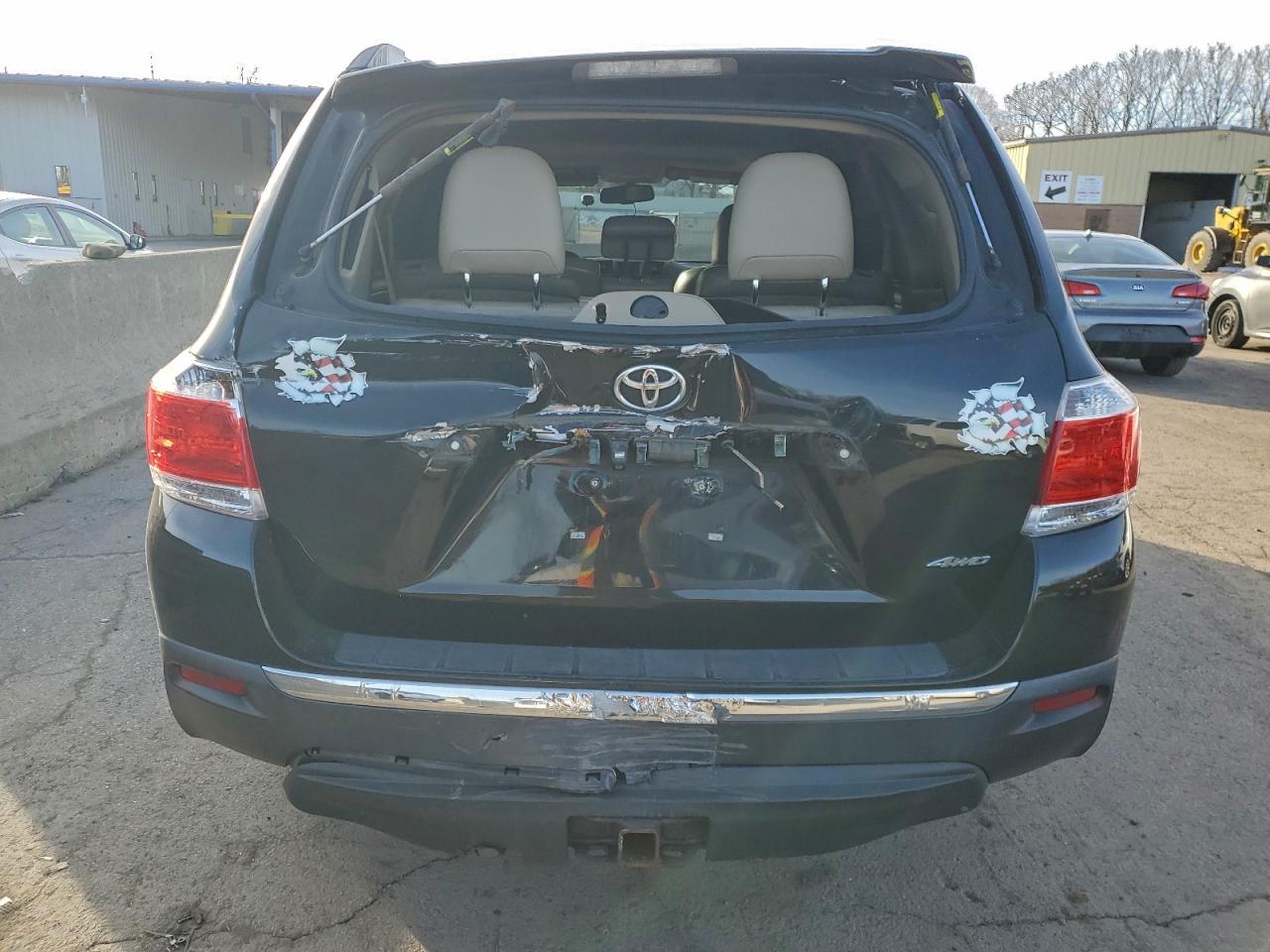 TOYOTA HIGHLANDER BASE