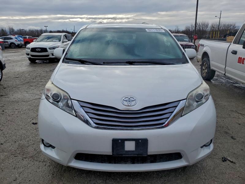 2015 TOYOTA SIENNA XLE #3311479232