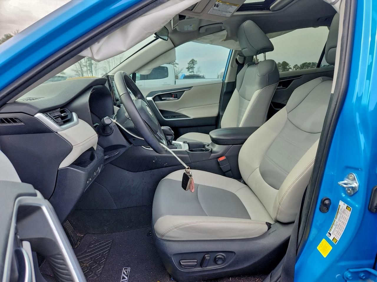 TOYOTA RAV4 XLE PREMIUM