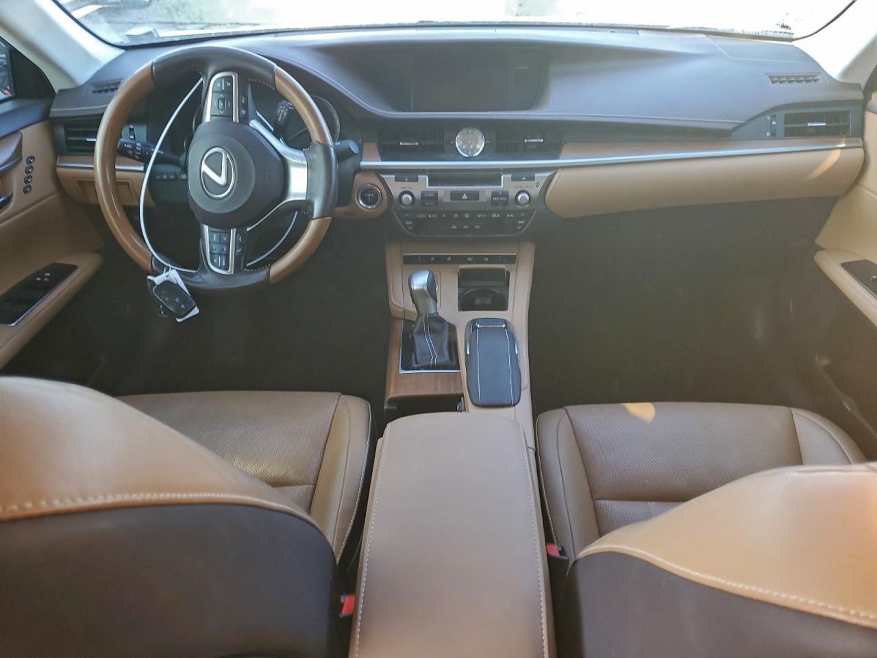 Lexus Es 300h Image 8