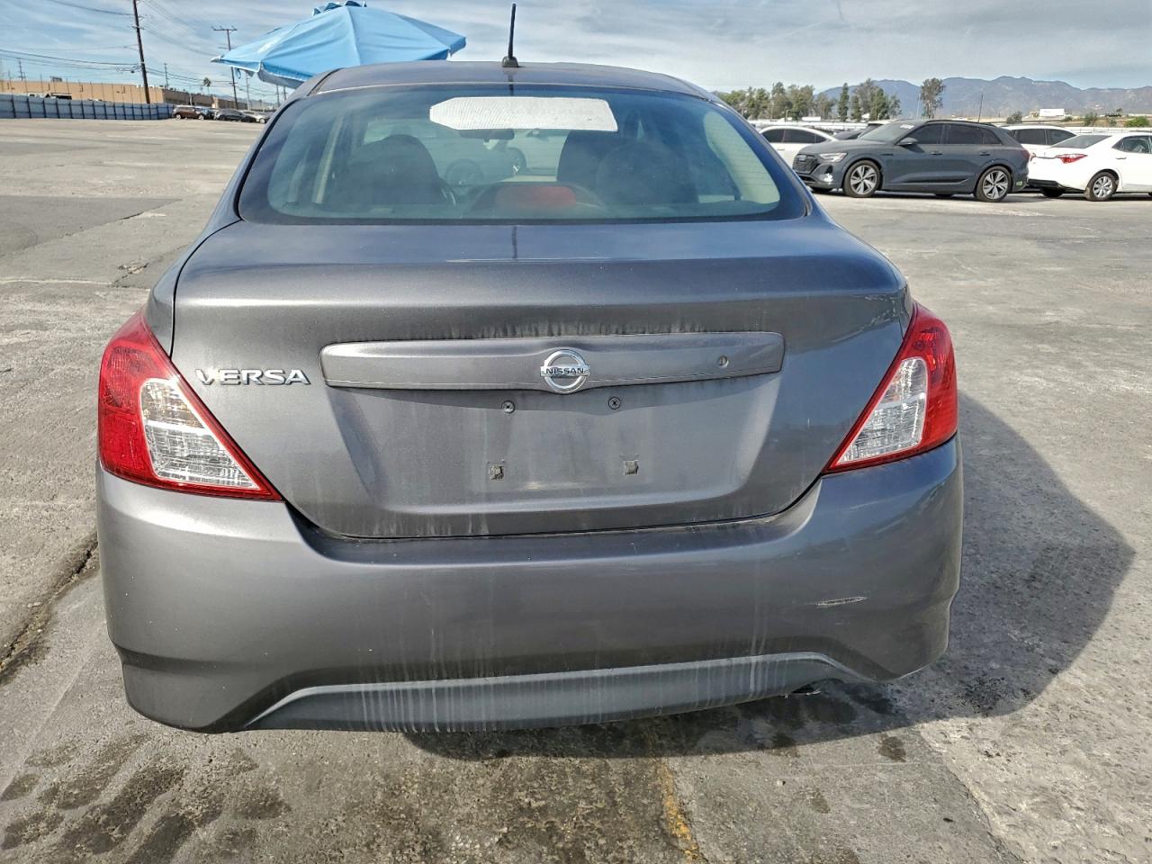 Lot #3319306726 2018 NISSAN VERSA S