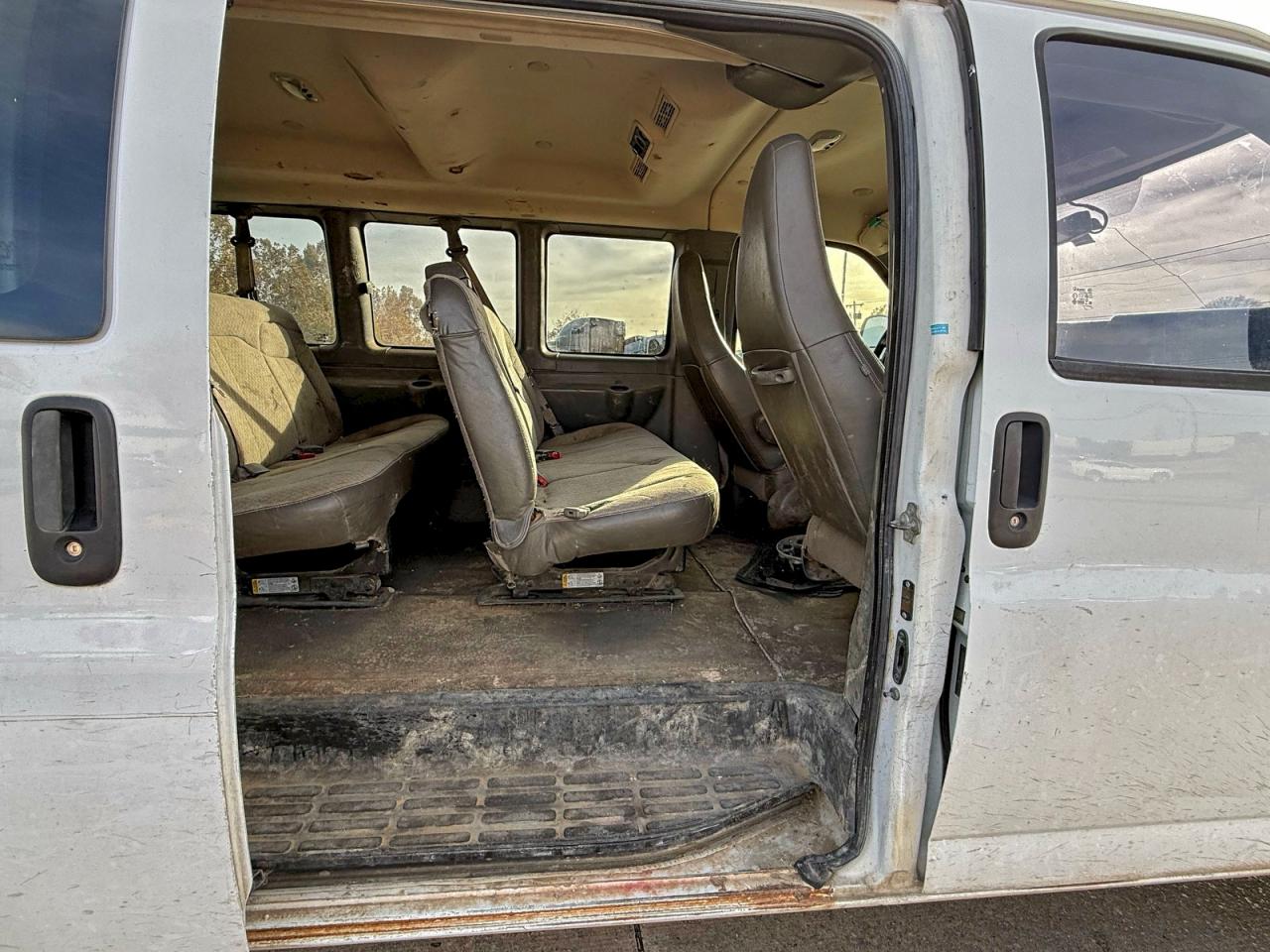 CHEVROLET EXPRESS LT