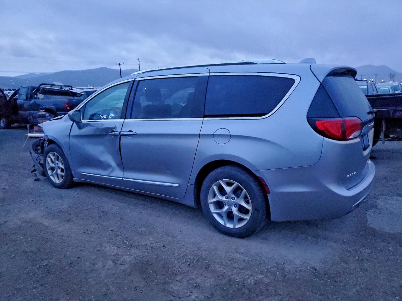 CHRYSLER PACIFICA TOURING L